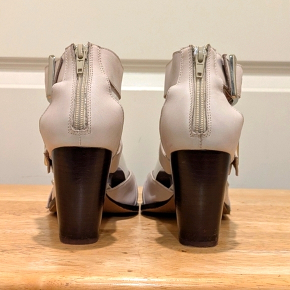 B2 7 Strappy Cream Leather Stacked Heel Pointed Toe Shoes with Silver Hardware - Picture 9 of 10